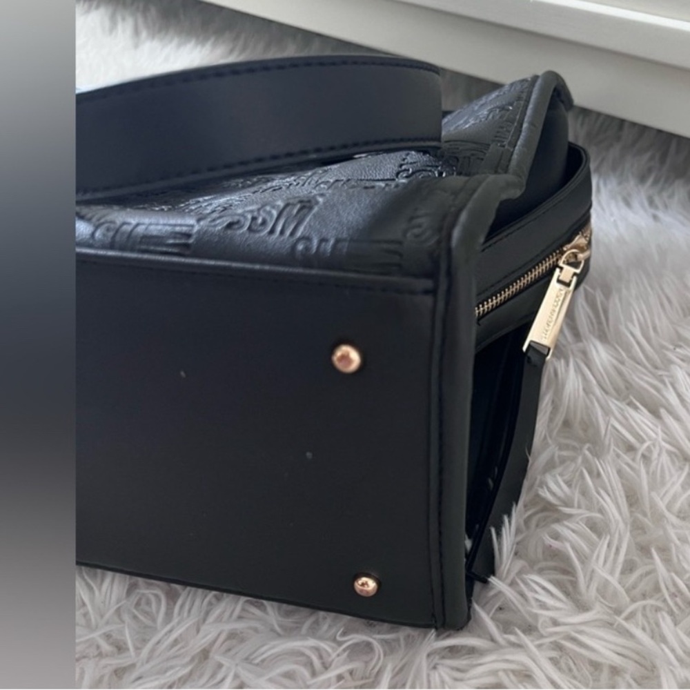 Steve Madden Elegant Black Handbag. - Picture 10 of 12
